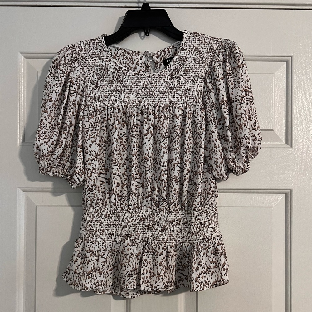 Express Top with smocked Waiste